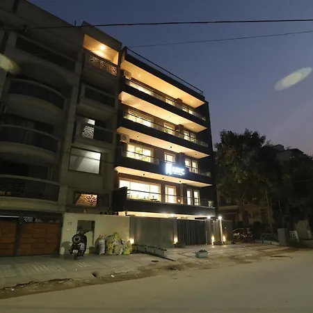 Hotel Kryc Luxury Living Near Indraprastha Apollo Hospital